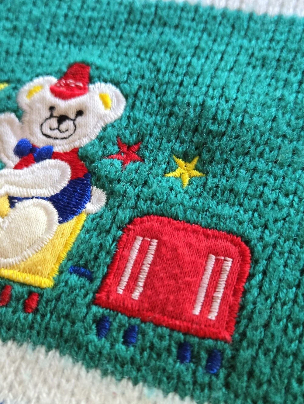Vintage Cradles Knit Play Set Size 24 Months Primary Colors Train Bear Patch